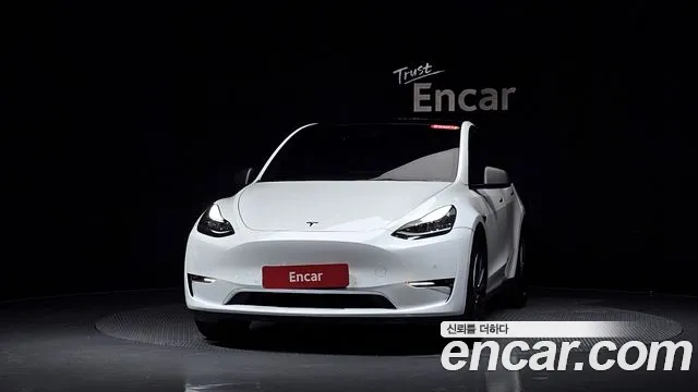Tesla Model Y — Фото автомобиля 3