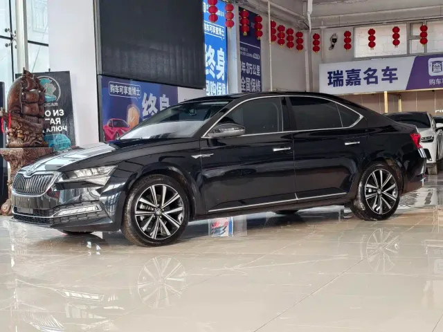 Skoda Superb — Фото автомобиля 3