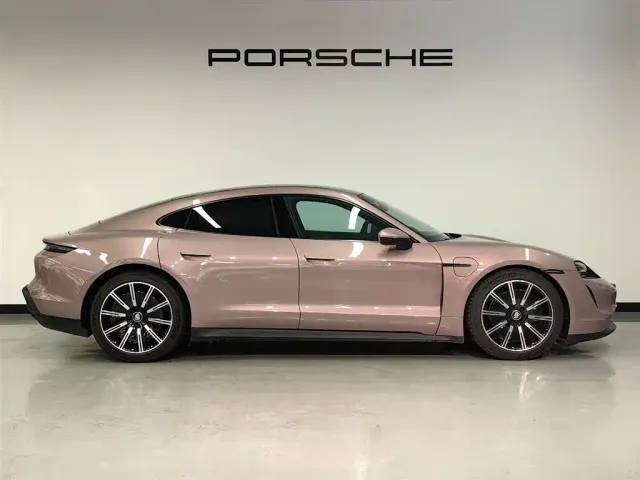 Porsche Taycan — Фото автомобиля 2