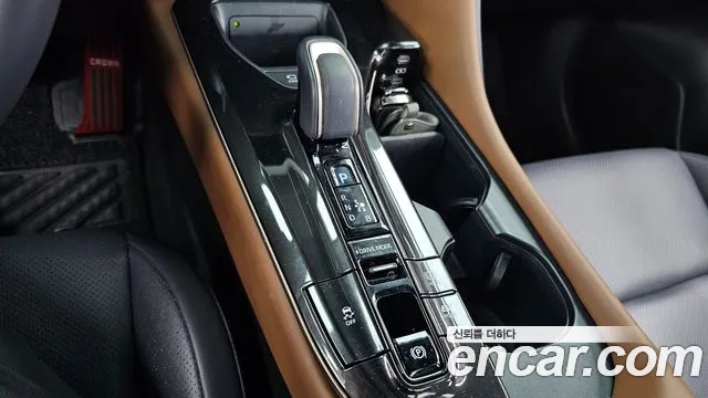 Toyota Crown — Фото автомобиля 12