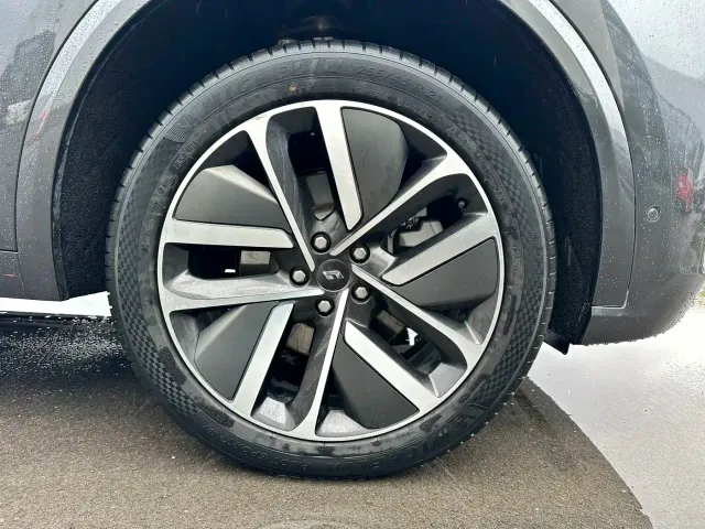 Li Auto L9 — Фото автомобиля 16