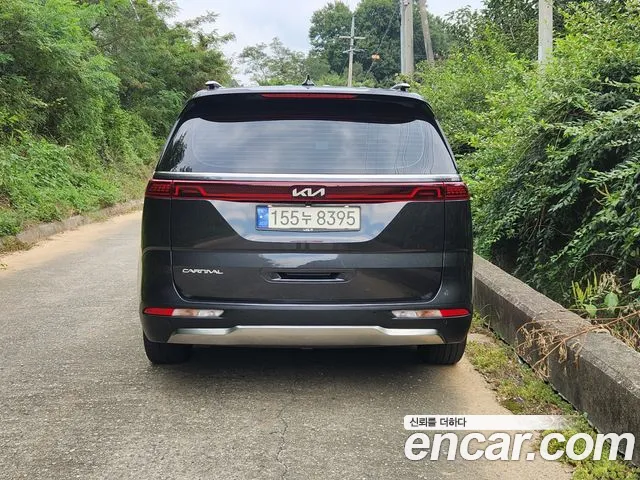 Kia Carnival Generation 4 — Фото автомобиля 4