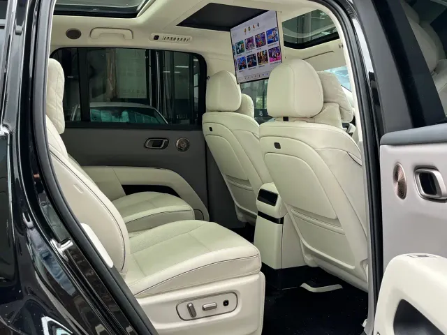 Li Auto i8 — Фото автомобиля 12