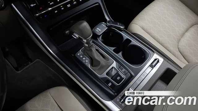 Kia Carnival Generation 4 — Фото автомобиля 12