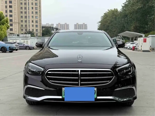 Mercedes-Benz E-Class — Фото автомобиля 2