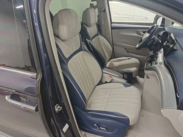 Roewe iMAX8 — Фото автомобиля 24