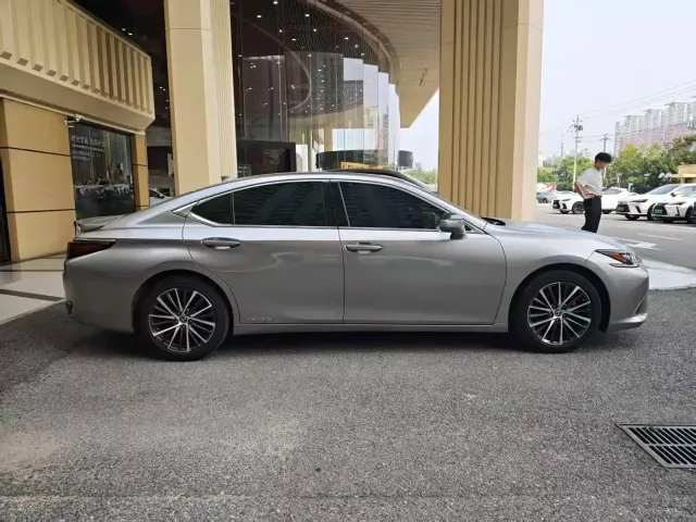 Lexus ES — Фото автомобиля 10