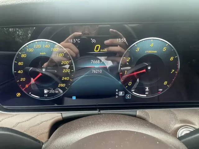 Mercedes-Benz E-Class — Фото автомобиля 2