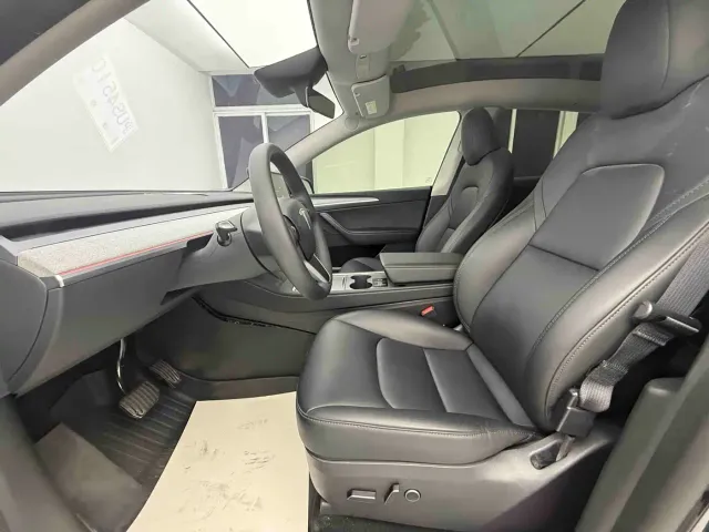 Tesla Model Y — Фото автомобиля 4