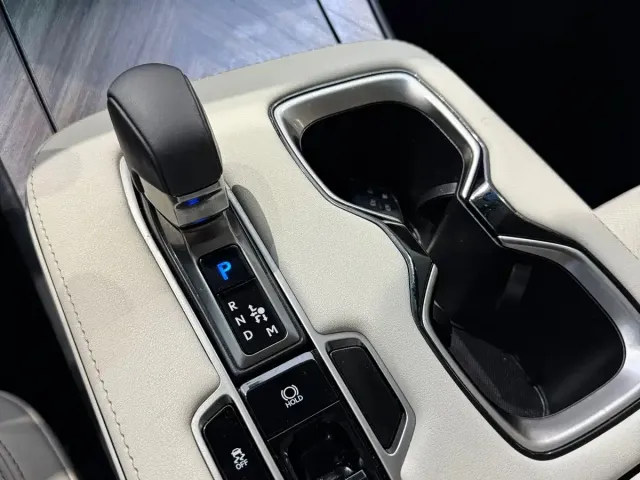Lexus LM — Фото автомобиля 9