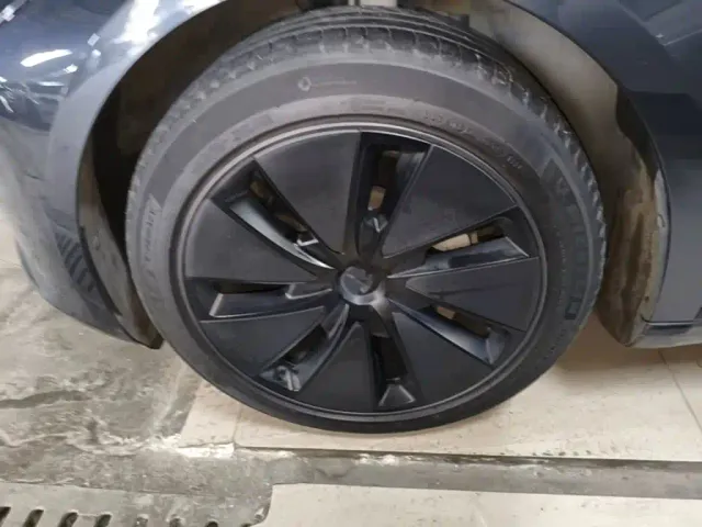 Tesla Model 3 — Фото автомобиля 22
