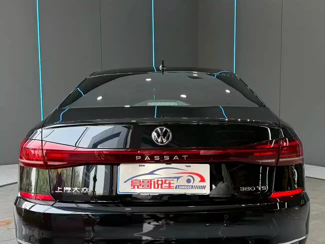 Volkswagen Passat 2025 Outstanding 380TSI Starlight Dragon Soaring Edition — Фото автомобиля 7