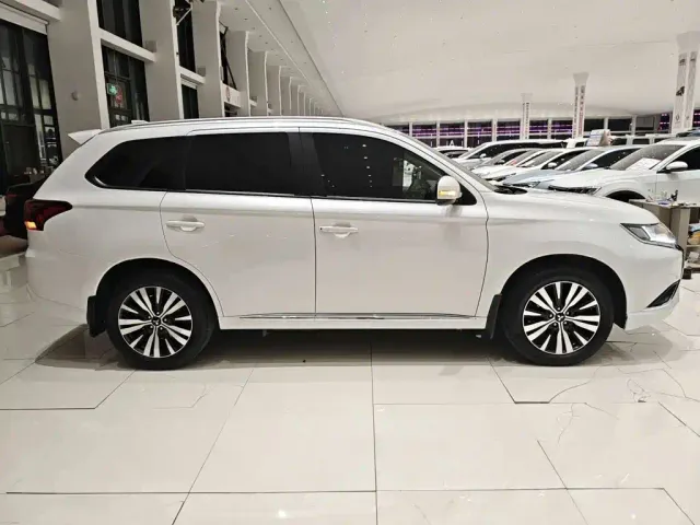 Mitsubishi Outlander — Фото автомобиля 4