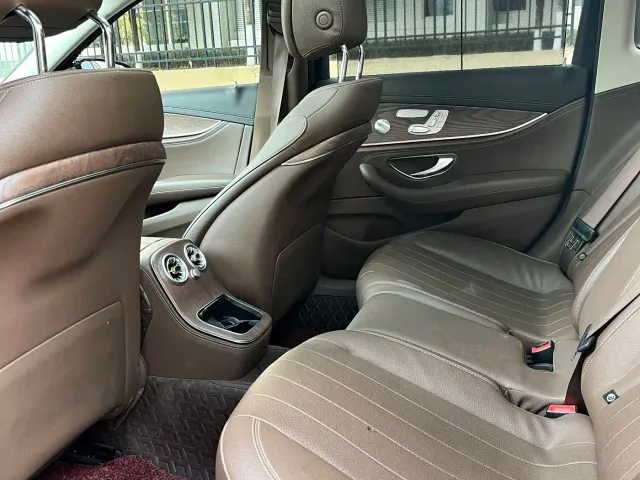 Mercedes-Benz E-Class — Фото автомобиля 13