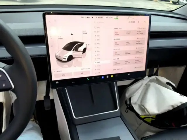 Tesla Model Y — Фото автомобиля 12