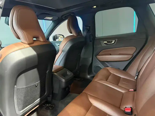 Volvo XC60 — Фото автомобиля 10