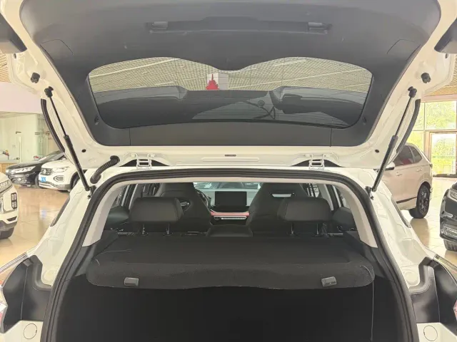 Geely Emgrand S — Фото автомобиля 21