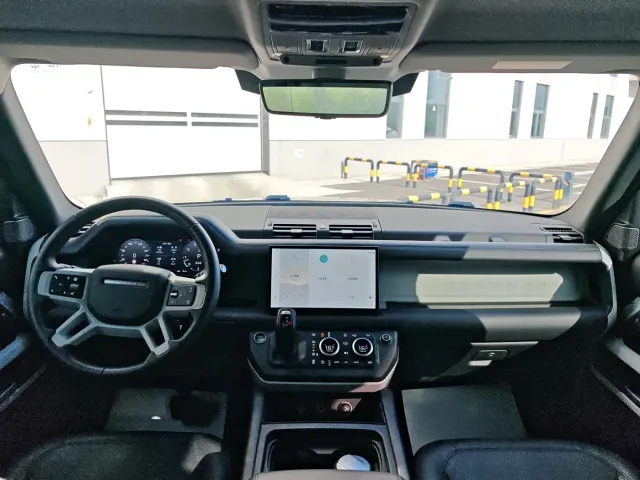 Land Rover Defender — Фото автомобиля 15