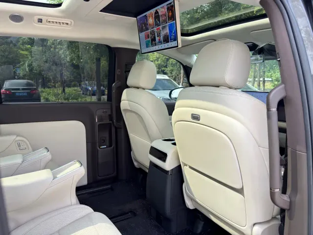 Li Auto MEGA — Фото автомобиля 16