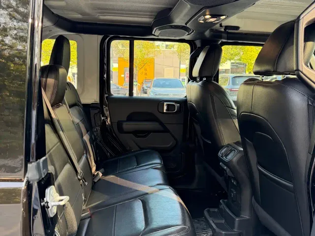 Jeep Wrangler — Фото автомобиля 14
