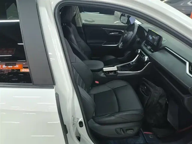 Toyota Wildlander — Фото автомобиля 24