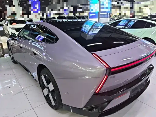 Xpeng P7 — Фото автомобиля 4