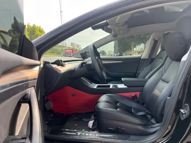 Tesla Model 3 — Фото автомобиля 6