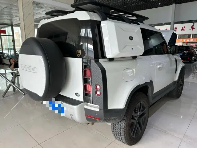 Land Rover Defender — Фото автомобиля 9