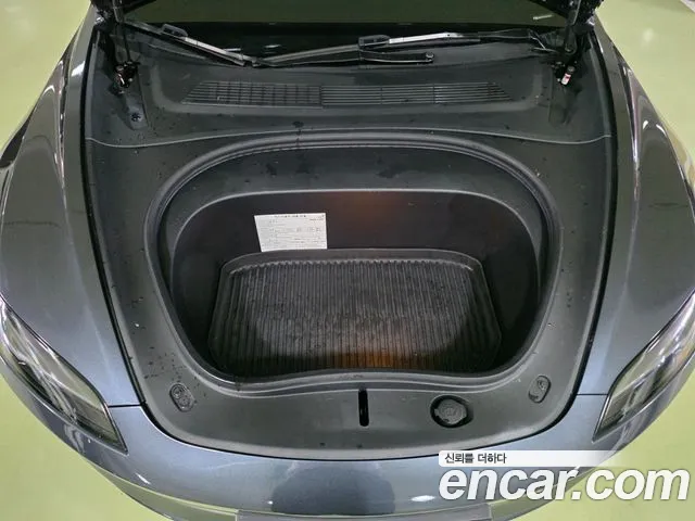 Tesla Model 3 — Фото автомобиля 6