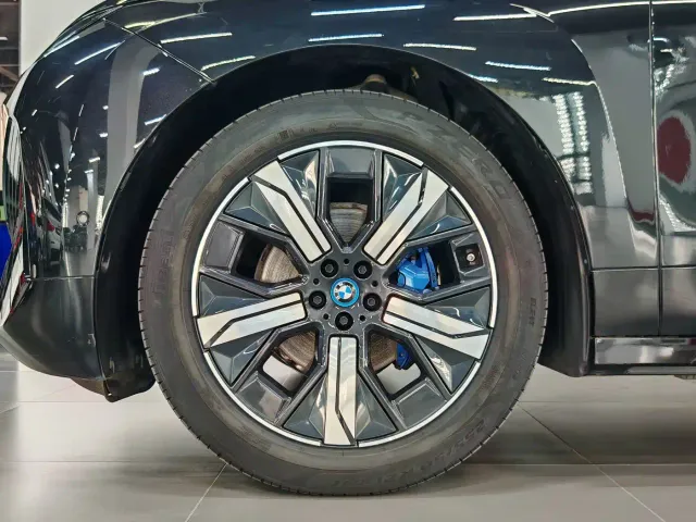 BMW iX — Фото автомобиля 7
