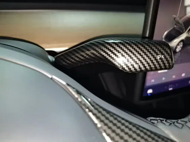 Tesla Model Y — Фото автомобиля 13