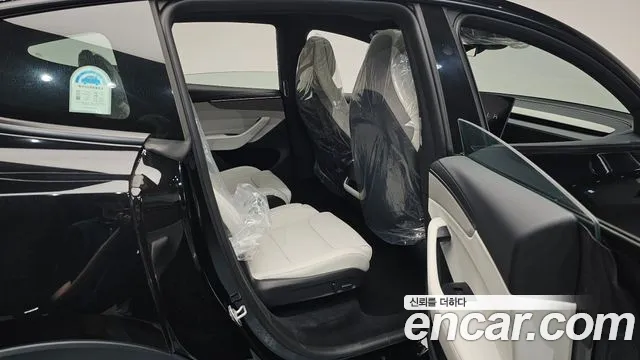 Tesla Model Y — Фото автомобиля 11