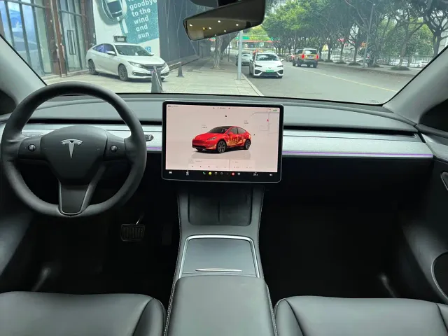 Tesla Model Y — Фото автомобиля 11