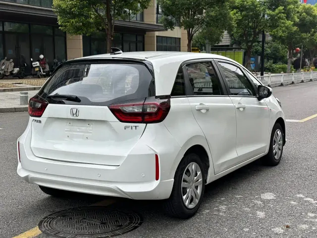Honda Fit — Фото автомобиля 9