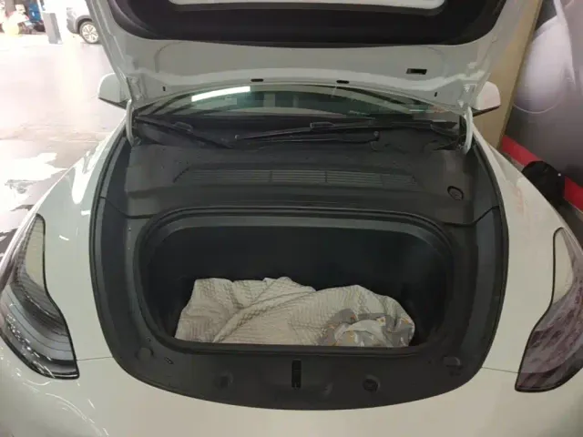 Tesla Model Y — Фото автомобиля 19