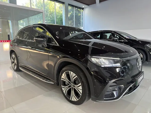 Mercedes-Benz EQE SUV — Фото автомобиля 2