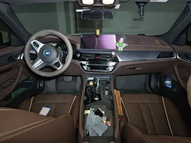 BMW 5 Series — Фото автомобиля 10