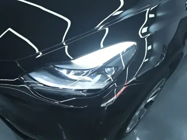 Tesla Model Y — Фото автомобиля 23