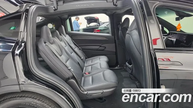 Tesla Model X — Фото автомобиля 11