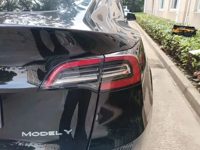 Tesla Model Y — Фото автомобиля 7