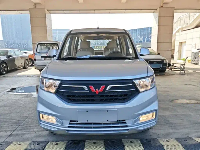 Wuling Hongguang V — Фото автомобиля 2