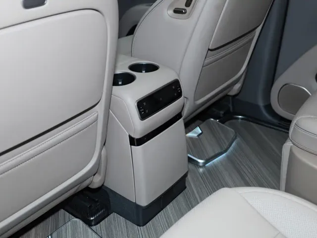Li Auto Li i8 2025 Standard Edition — Фото автомобиля 18