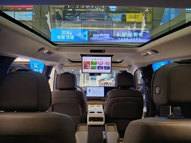 Li Auto MEGA — Фото автомобиля 17