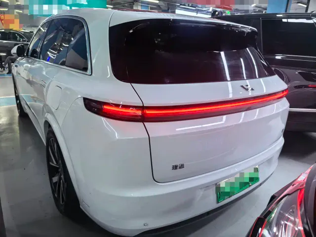 Li Auto L7 — Фото автомобиля 11
