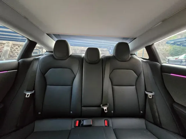 Tesla Model 3 — Фото автомобиля 14