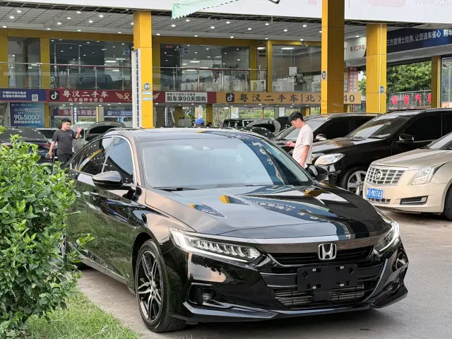 Honda Accord — Фото автомобиля 3