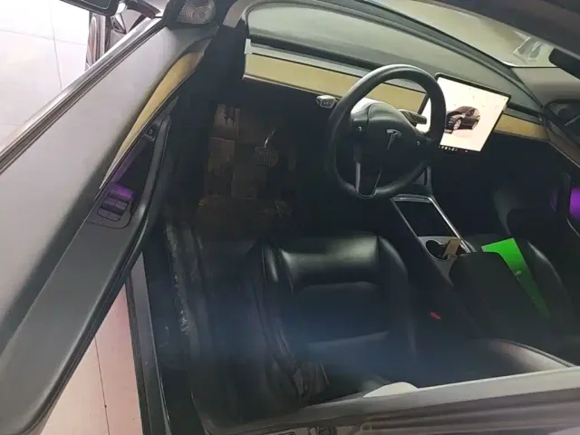 Tesla Model Y — Фото автомобиля 15