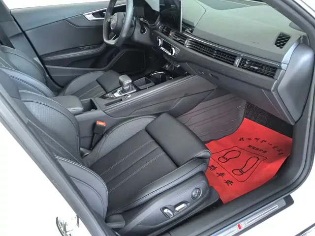 Audi A4L — Фото автомобиля 11
