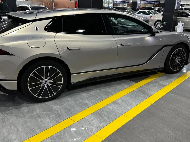 Denza Z9GT — Фото автомобиля 10