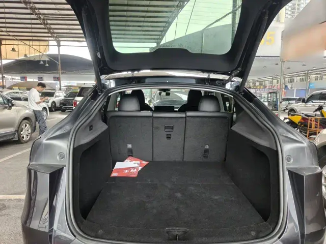 Tesla Model Y — Фото автомобиля 18